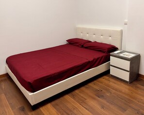 Iron/ironing board, WiFi, bed sheets