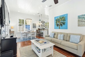 TV - WaterColor Carriage House - Sleeps 2 + Bikes (Santa Rosa Beach)