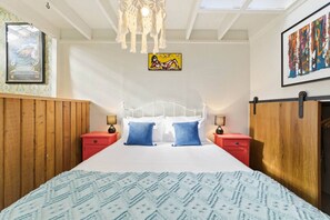 Iron/ironing board, WiFi, bed sheets - Chic Converted Barn in Matakana with Spa (Hibiscus Coast)