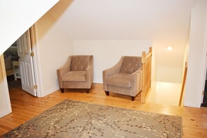 Interior - Gingoteague | 4BR Quiet St Walk to Town & Maddox I Fire Pit (Chincoteague Island)