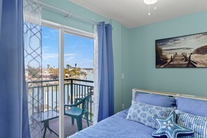 Bügeleisen/Bügelbrett, Internetzugang, Bettwäsche