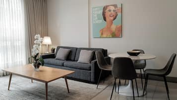 Standard-Apartment, 1 King-Bett und Schlafsofa | Wohnbereich