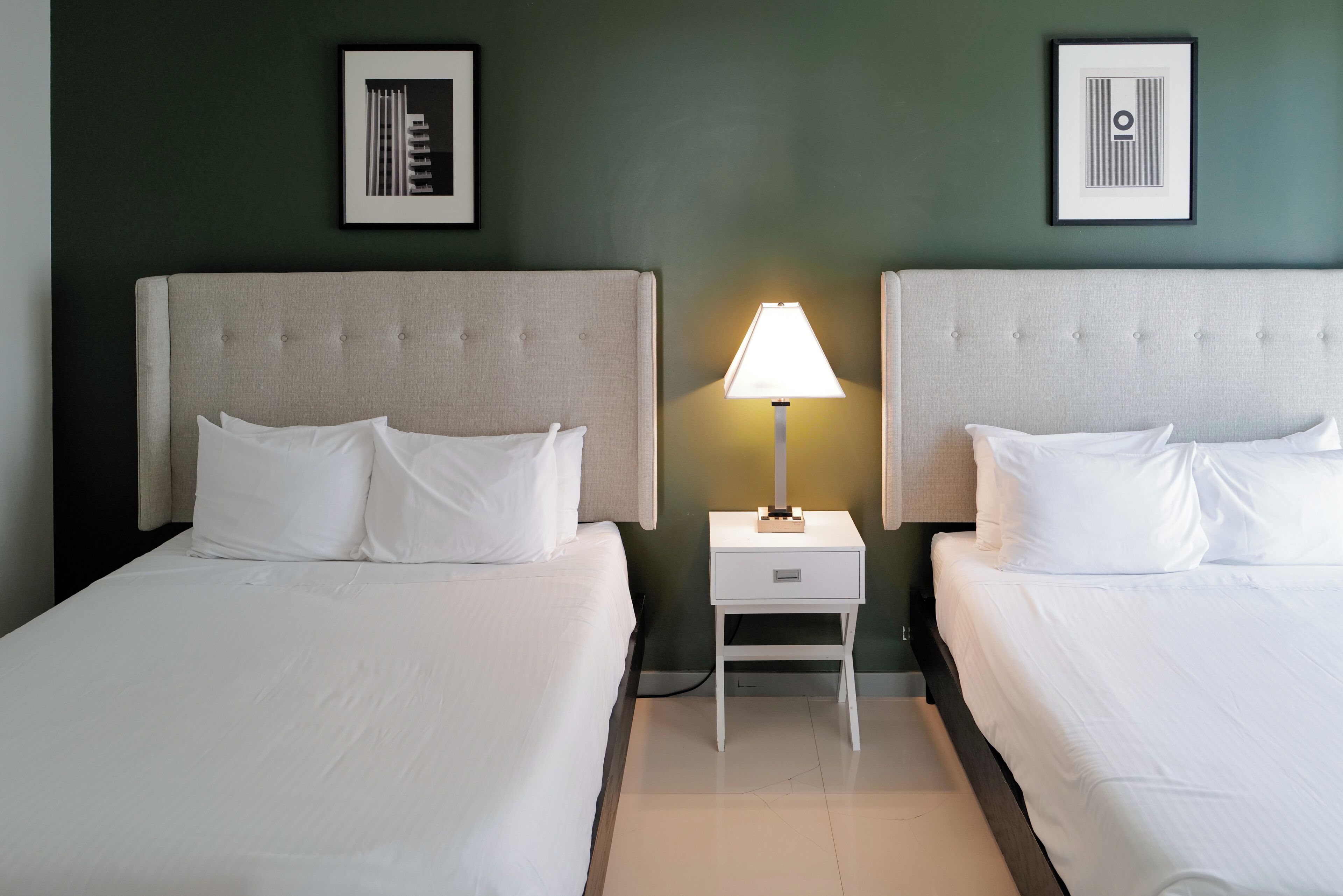 Signature-Apartment, Mehrere Betten | Schreibtisch, laptopgeeigneter Arbeitsplatz, Verdunkelungsvorhänge