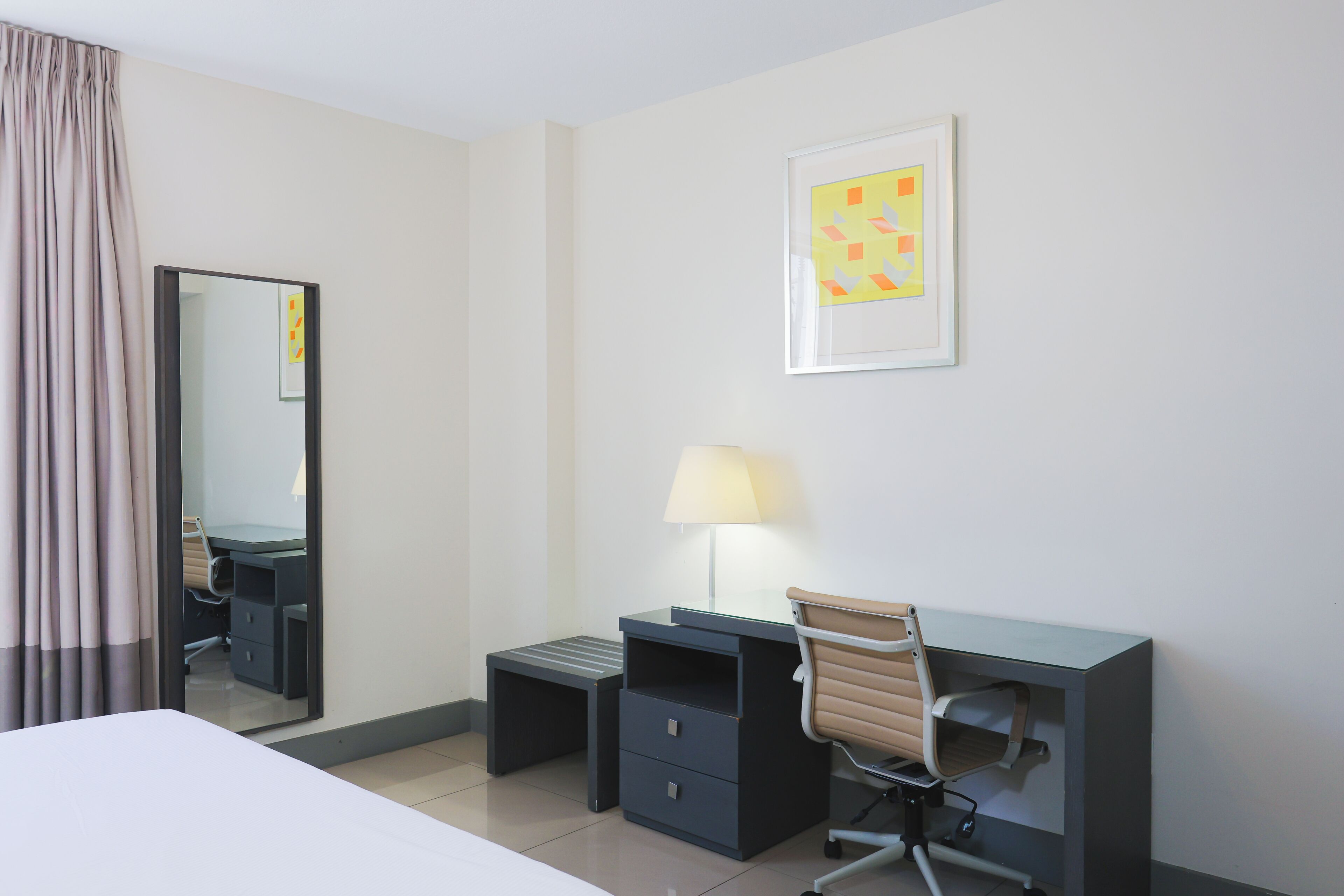 Deluxe-Apartment, 2 Schlafzimmer | Schreibtisch, laptopgeeigneter Arbeitsplatz, Verdunkelungsvorhänge