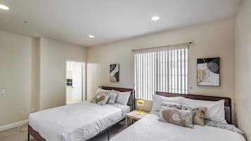 Fer et planche Ă repasser, Wi-Fi, draps fournis