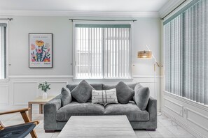 Televisión y chimenea 