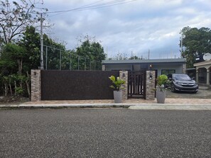 Exterior - Charming 2-bedroom 4 bed with AC in vibrant Salcedo (Salcedo)