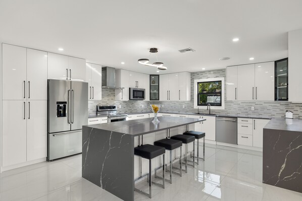 Microwave, oven, stovetop, dishwasher - 6 bedroom Oasis with Extra Large Pool, spa, EV Charger & Guest House, Sleeps 16+ (Naples)