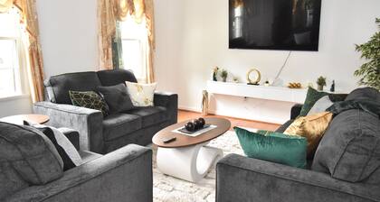 Spacious 4-bedroom house with AC in quaint Bowie