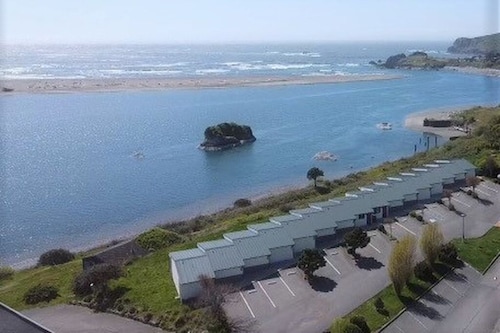 Xaa-wan'-k'wvt Village & Resort