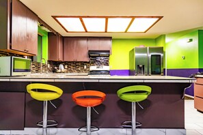 ميكروويف، فرن، موقد طهي مسطح، غسالة أطباق