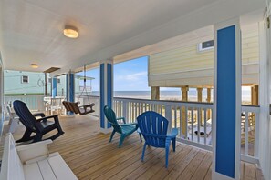Property grounds - Beachfront Home - Dog-Friendly - Family-Ready Steps to the Sand (Galveston)
