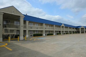 Exterior - Baymont by Wyndham McAlester Hwy 69 (McAlester)