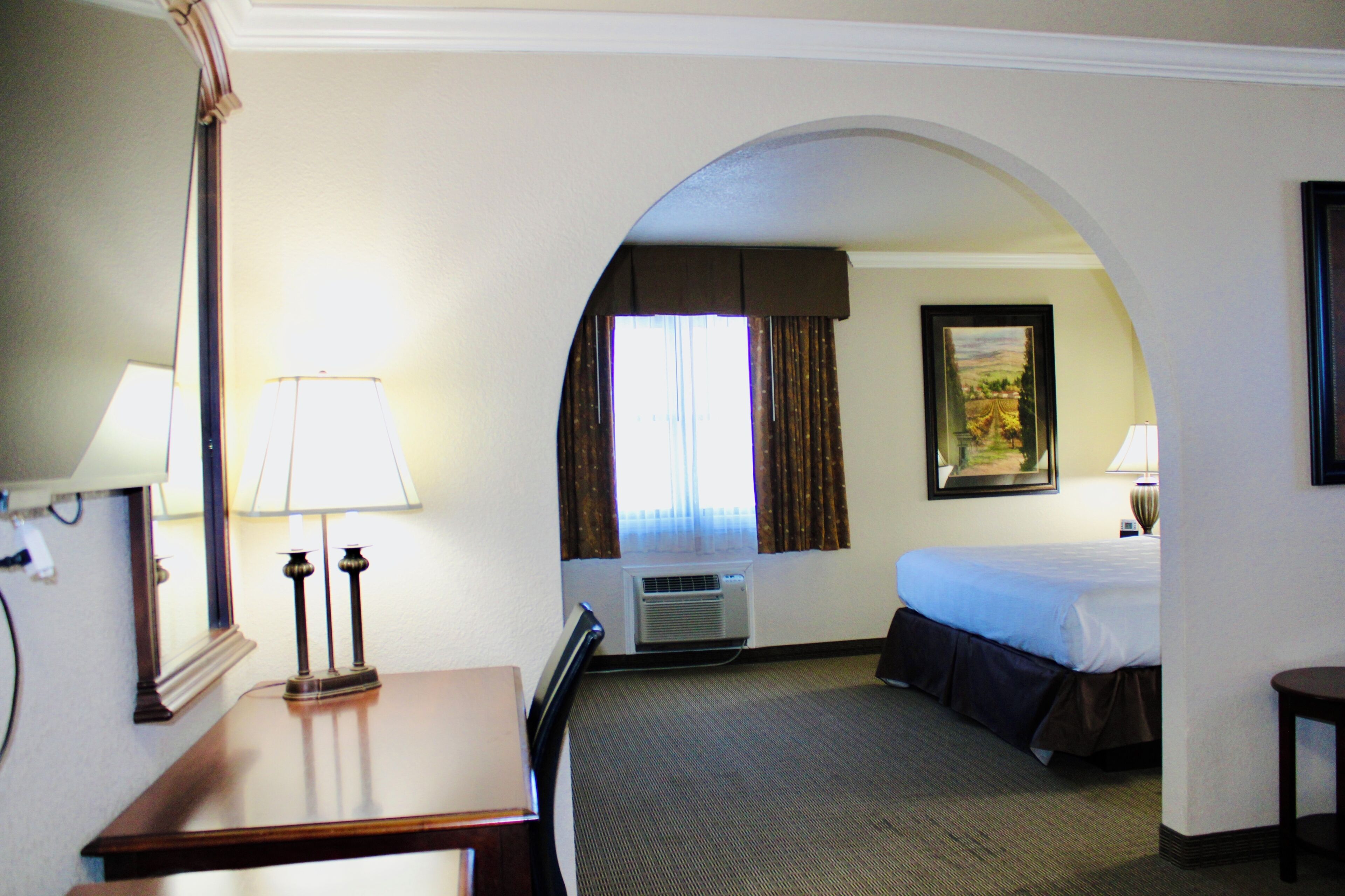 Suite supérieure, Plusieurs lits, non-fumeur | Bureau, espace de travail pour ordinateurs portables