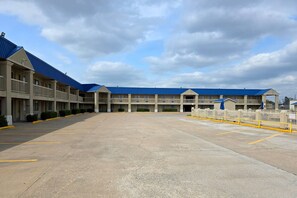 Exterior - Baymont by Wyndham McAlester Hwy 69 (McAlester)