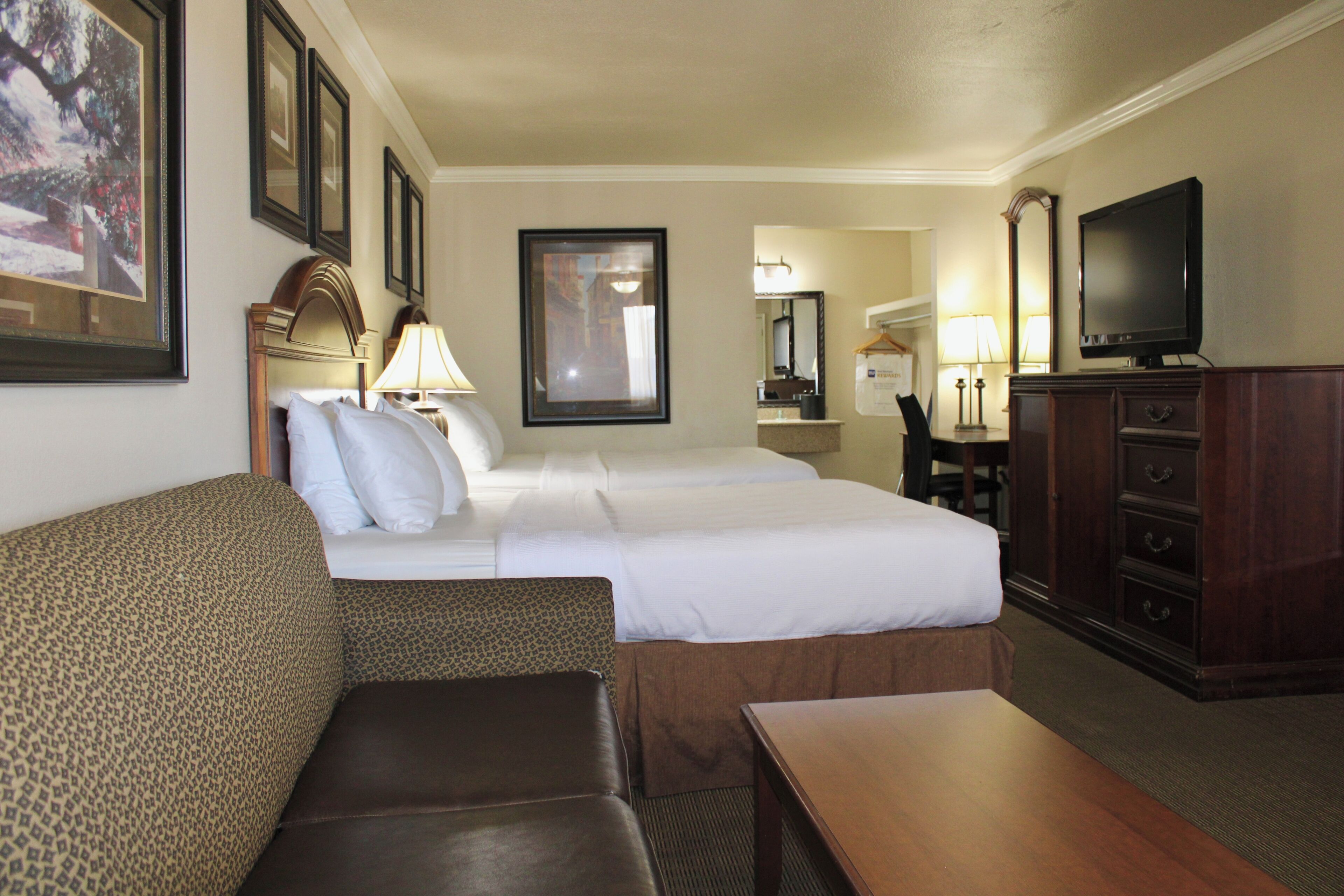 Suite familiale | Bureau, espace de travail pour ordinateurs portables