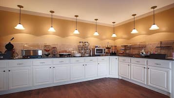 Free daily buffet breakfast