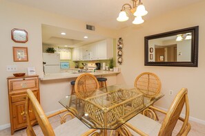 Dining - Ocean Village Club Condo J15 (St. Augustine)