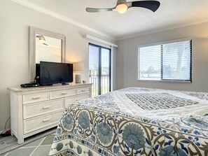 Een strijkplank/strijkijzer, gratis wifi, beddengoed