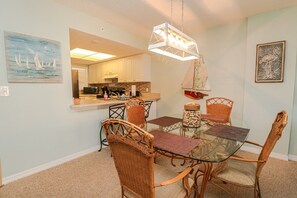 Dining - Ocean Village Club Condo R22 (St. Augustine)