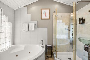 Hair dryer, towels - Stone Villa | Lakefront Vacation Rental with Private Dock & Hot Tub | Osage Beach, MO (Osage Beach)