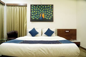 Cottage, Balcony, River View | In-room safe, desk, laptop workspace, iron/ironing board - Sonchafa Resort Pauni (Pawni)