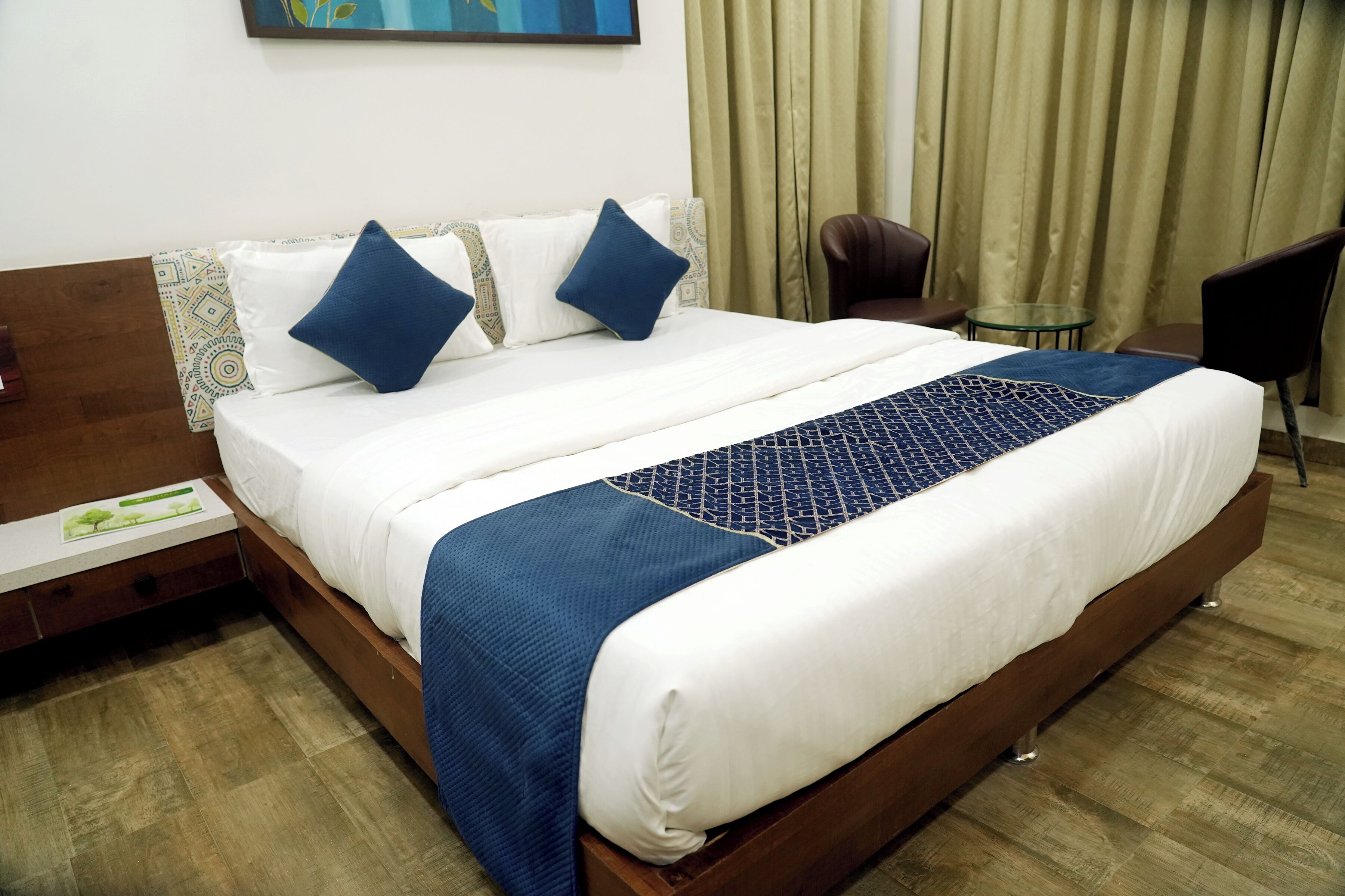 コテージ バルコニー ガーデンビュー | セーフティボックス (室内)、デスク、ノートパソコン用作業スペース、アイロン / アイロン台