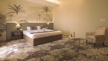 Desk, laptop workspace, iron/ironing board, free WiFi