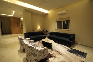 Suite – royal, balkong, byutsikt | Innvendig