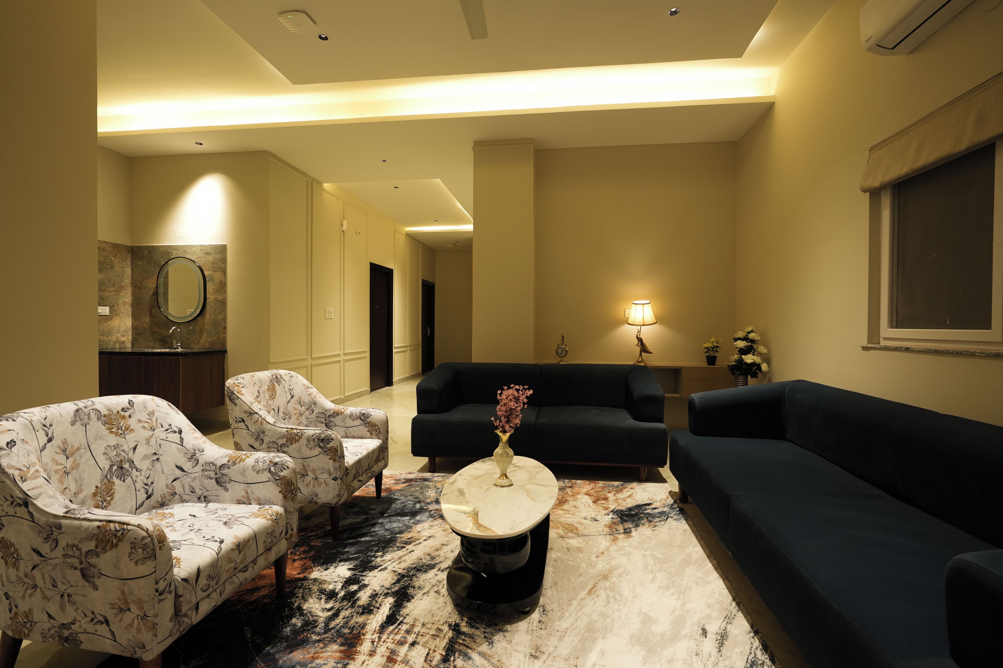 Royal Suite, Balcony, City View | Interior