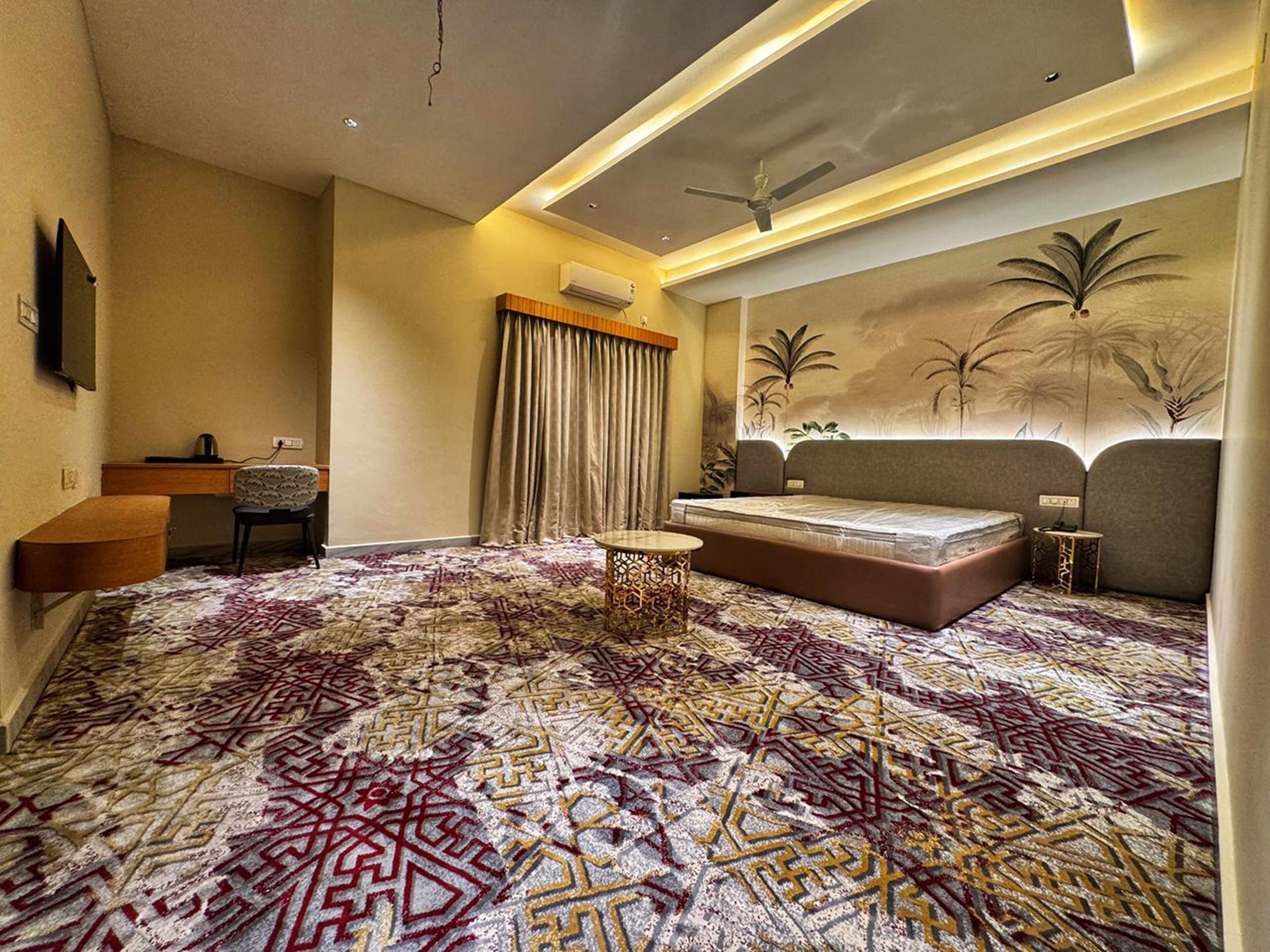 Skrivebord, skrivebord for bærbar PC og strykejern/-brett