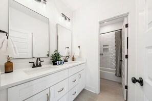 Shower, hair dryer, towels - TerraLux Beach Club, 6 Bedrooms, Gameroom, Laguna Beach (Panama City Beach)