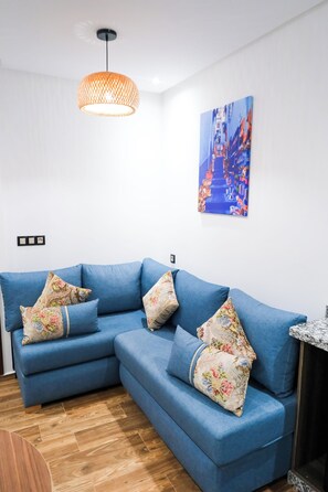 Smart TV - Cozy 2-bedroom studio in gorgeous Chefchaouen with air conditioning (Chefchaouen)
