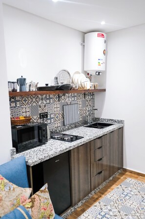 Fridge, microwave, stovetop, paper towels - Cozy 2-bedroom studio in gorgeous Chefchaouen with air conditioning (Chefchaouen)