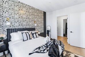 1 bedroom, iron/ironing board, WiFi, bed sheets - Private Luxury One Bedroom with Living Room, Pool & Garage (Elizabeth)
