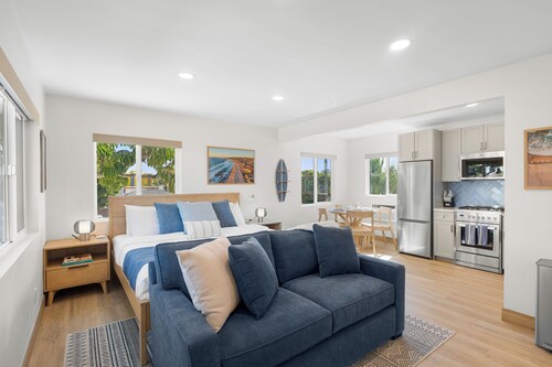 Pacific Tides 5 - Modern Studio in the Heart of Pacific Beach w/ AC and Parking