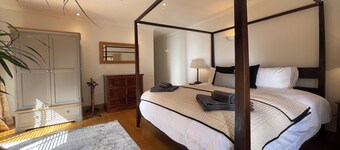 Sanctuary in the Surrey Hills, Secluded Woodland Cottage, Walking Cycling Nature
