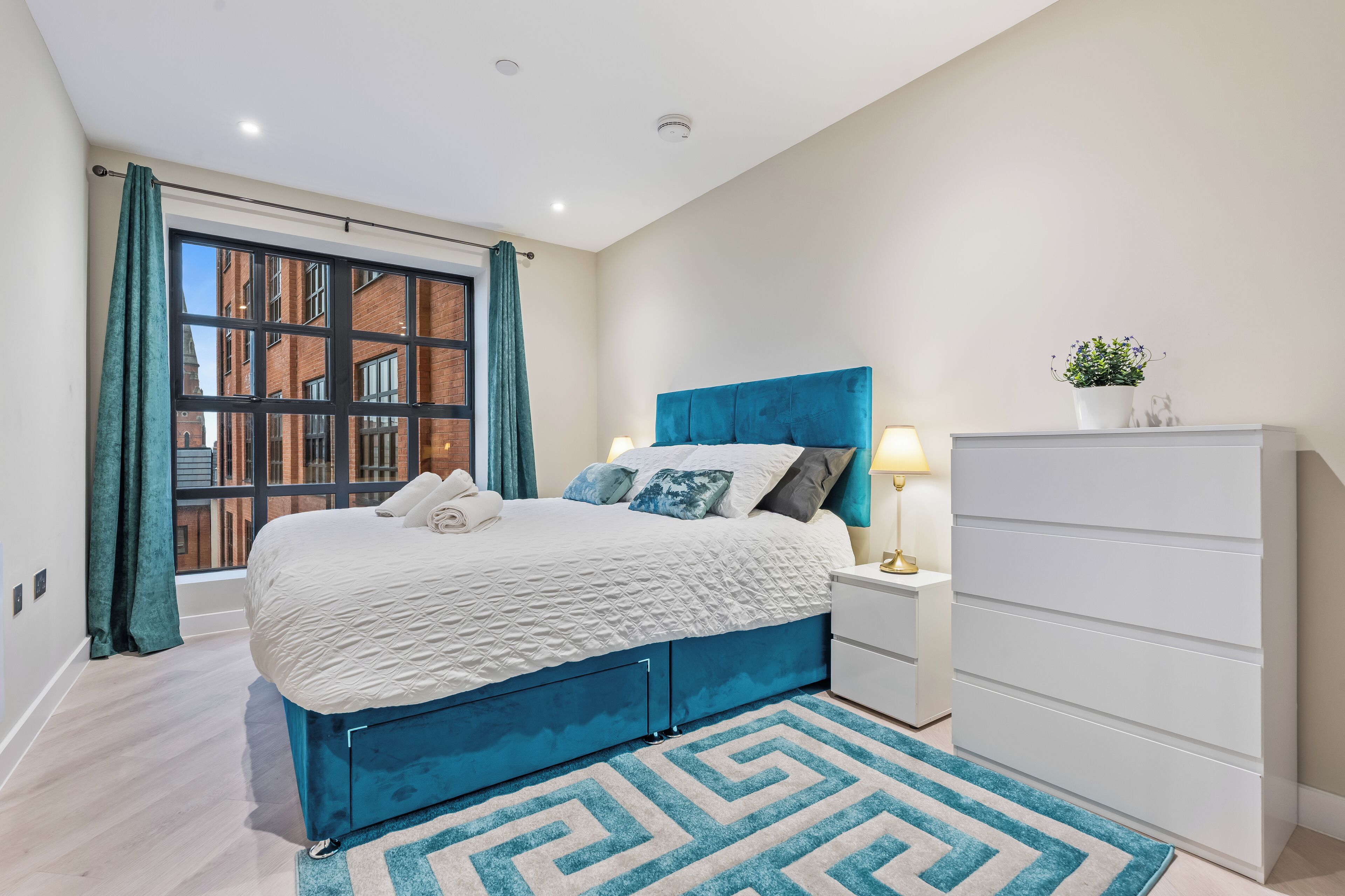 Iron/ironing board, WiFi, bed sheets