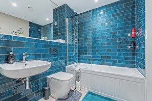 Towels, soap, toilet paper - Alpha Lux Flat in Digbeth, Birmingham (Birmingham)