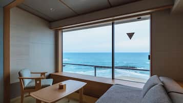 Japanese-style Twin Room with Daybed, Non Smoking | Living area