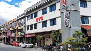 A hotel named OYO with a modern facade, multiple windows, and a sign indicating it is a hotel. - Hotel 916 (Batu Caves)