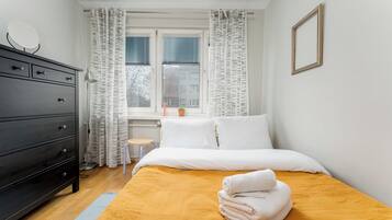 Iron/ironing board, WiFi, bed sheets
