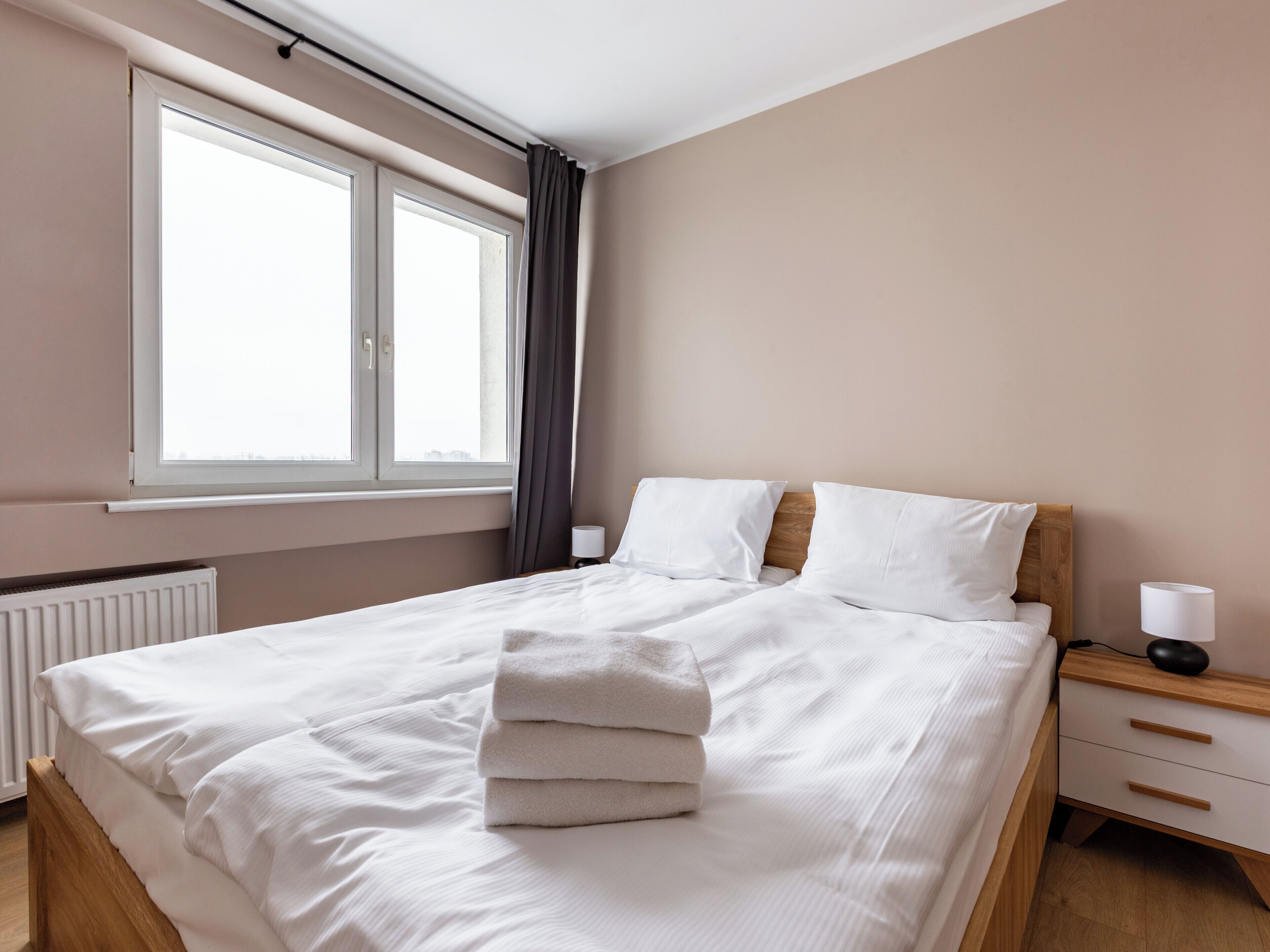 Iron/ironing board, WiFi, bed sheets