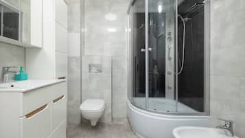 Dusche, Haartrockner, Handtücher