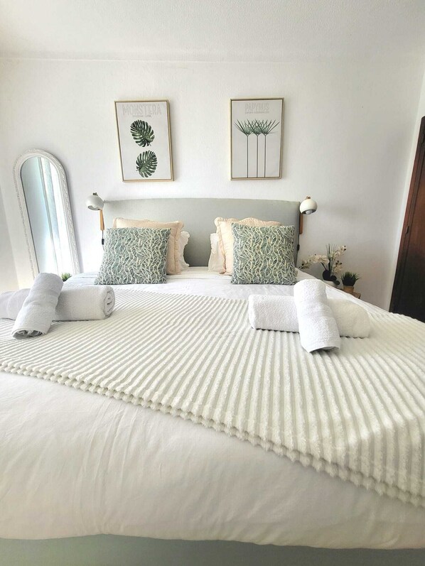 Iron/ironing board, WiFi, bed sheets