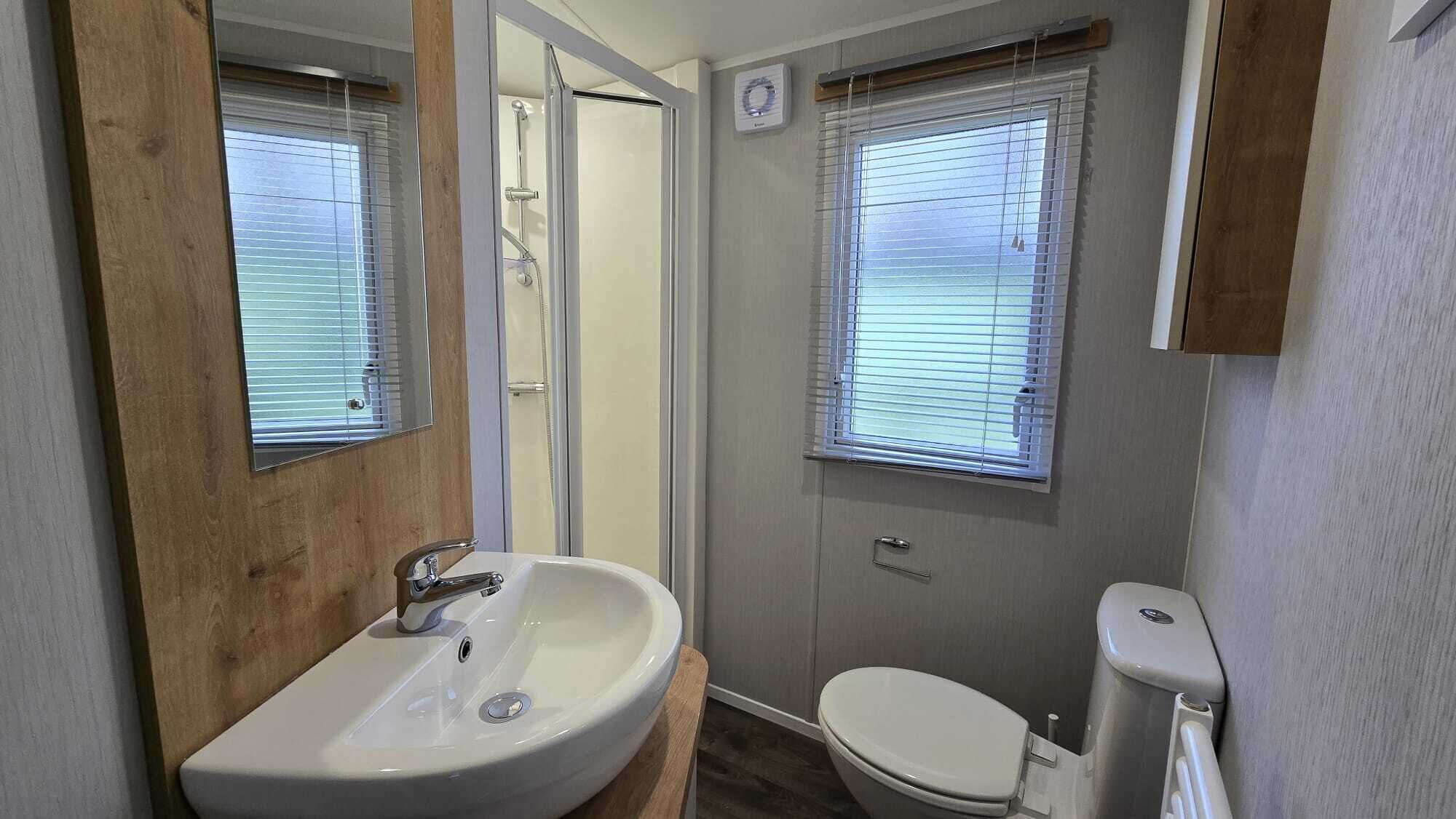 Suihku, pyyhkeet, saippua, vessapaperi