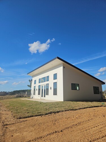 Come enjoy this modern cabin in  Coldspring. Hiking, Biking, Lakes and more.