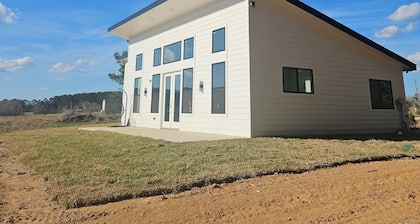 Come enjoy this modern cabin in Coldspring. Hiking, Biking, Lakes and more.