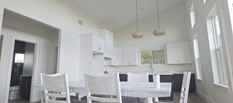 Cozy cottage with amazing forest view minutes from Lakes, trails and more!