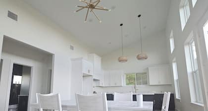 Cozy cottage with amazing forest view minutes from Lakes, trails and more!